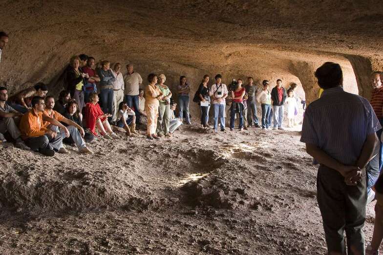 Interior de la cueva del yacimiento de Cuatro Puertas en Telde (Foto TA)